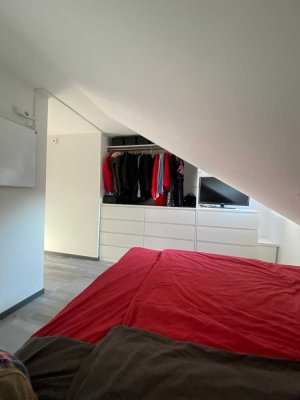 Komplett Möbliert: Hochwertig und moderne 1,5 Zimmer Wohnung im DG mit Aufzug