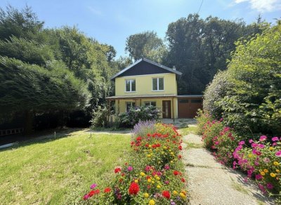 KLEINGARTENHAUS - Absolute Grünruhelage - ca. 700m² Eigengrund - 3 Zimmer - ca. 120m² NFL - GARAGE - Keller