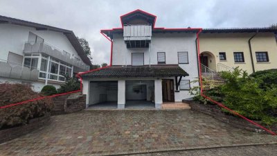 Renoviertes Zweifamilienhaus inklusive Einliegerwohnung, ruhige Lage, großer Garten und Wintergarten