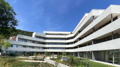 Sorgenfrei Wohnen im Alter! 2-Zi. Wohnung mit gr. Balkon, Wellness, TG-Stpl. & optionaler Betreuung!