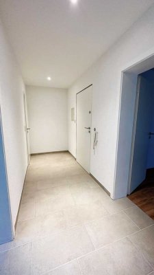 Exklusive 2-Zimmer-Wohnung mit großer Terrasse, Einbauküche & Stellplatz in Sinsheim