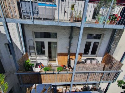 Altbau 2ZiKDB mit großem Südbalkon, Nähe Lessingplatz