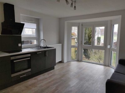 Komplett modernisierte helle 3-Zimmer-Wohnung, 100m zum Hafen mit Garten