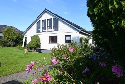 Einfamilienhaus freistehend mit großem Garten und Doppelgarage in Jungingen