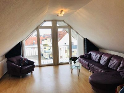 Geschmackvolle, gepflegte 2-Raum-DG-Wohnung mit gehobener Innenausstattung mit EBK in Petersberg