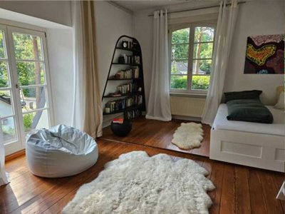 Helles möbliertes 24 m² Zimmer in stilvoller Jugendstilvilla