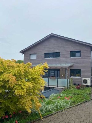 Schöne Doppelhaushälfte in Holzbauweise