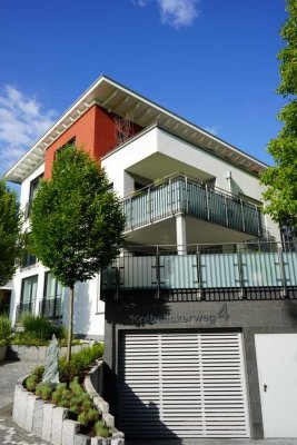 Exklusive, neuwertige 3,5-Raum-Erdgeschosswohnung mit geh. Innenausstattung mit Balkon und EBK