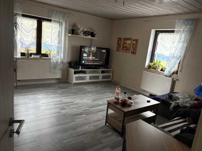 Vollständig renovierte Wohnung mit vier Zimmern sowie Balkon und EBK in Burgsalach
