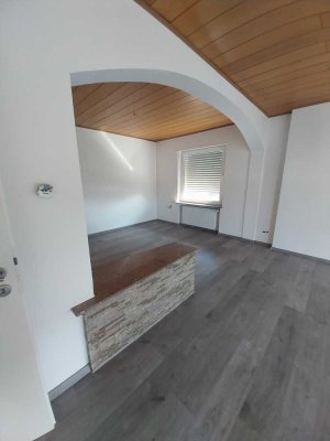 Komplett renovierte 3 - Zimmer - Wohnung mit Balkon in Pirmasens