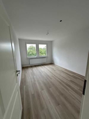 Helle frisch sanierte 3-Zimmer-Wohnung in Roskow ab sofort verfügbar