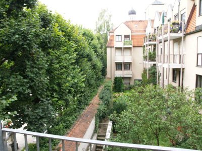Wohnen direkt am Hofgarten - 4 Zimmer und Balkon.