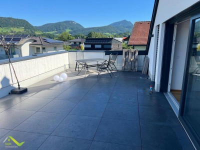 Adnet-Alleine im Dachgeschoss-Hochwertige Wohnung mit Traumblick und XXL-Terrasse