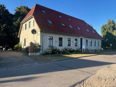 Großzügige 4-Zimmer- Dachgeschosswohnung mit EBK und Garage