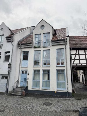 A-Stadtlage: Zweiparteienhaus in Schlüchtern. Eigenheim oder Anlageobjekt