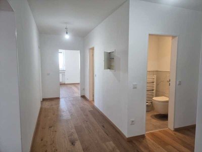 Renovierte 3- oder 4-Zimmer-Wohnung mit West-Balkon - 10 Gehminuten zur S3