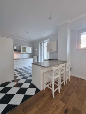 *****CHARMANTE 4 ZIMMER WOHNUNG IN GEFRAGTER LAGE-MIT EINBAUKÜCHE & BALKON-FREI & BEZUGSFERTIG!*****