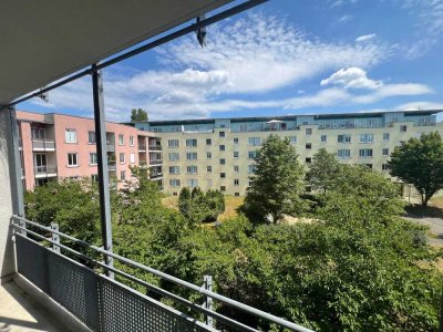 Erstbezug nach Sanierung mit Balkon und EBK: Stilvolle 2-Raum-Wohnung *Provisionsfrei*