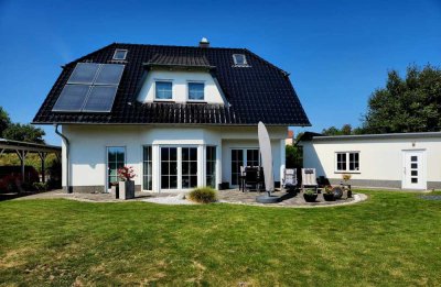 Einfamilienhaus in Top Lage mit Pool, Garage, Carport, Tennisplatz, Kamin und gepflegtem Grundstück