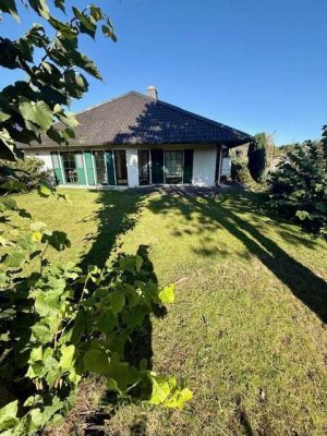 Modernisiertes Einfamilienhaus mit Garten, Garage & Fußbodenheiz.