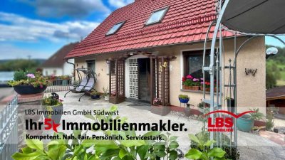 Mehrgenerationenhaus mit Bauplatz und Einliegerwohnung - Raum für Ihre Träume und Visionen.