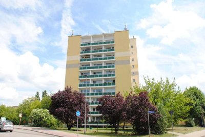 Merseburg-Süd: geräumige 3-Zimmer-Wohnung mit Weitblick, 4.Obergeschoss, Lift, 2 Balkone und Laminat