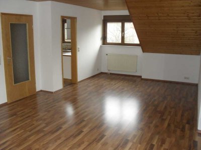 Freundliche 3-Zimmer-Dachgeschosswohnung mit Balkon und Einbauküche in Ofterdingen