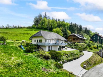 Wohnen mit Weitblick: Hochwertiges Architektenhaus in Ibach mit Alpenpanorama