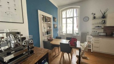Repräsentative Wohnung in denkmalgeschützter Villa