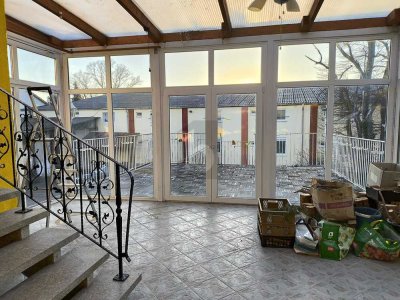 VERSTECKTES PARADIES MIT WINTERGARTEN