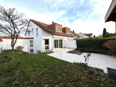 Schöne Doppelhaushälfte in Spielstrasse in Richterich zu vermieten.
