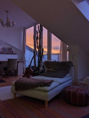Möblierte 2-Zimmer-Dachgeschosswohnung mit Balkon im schönen Bergmannkiez – 22. Sept für 6 Monate