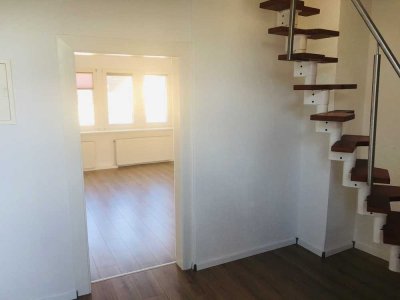 Helle, moderne Dachgeschoss Wohnung am Park über 2 Etagen , 2 er WG möglich