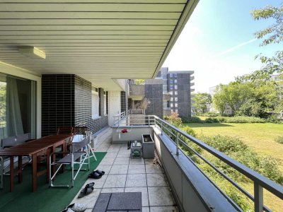 *CHARMANTE 5 ZI WOHNUNG IN NIEDERKASSEL* - MIT TERRASSE