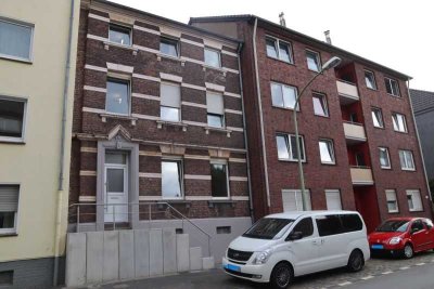 Zwei-Zimmer-Wohnung in einem charmantem, gepflegtem Altbau für solvente Singleperson