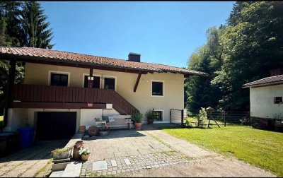 Anwesen mit Waldgrundstück zwischen Untergriesbach und Wegscheid