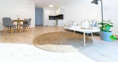 Freundliche und vollständig renovierte 1,5-Raum-Wohnung mit Balkon und Einbauküche in Parchim