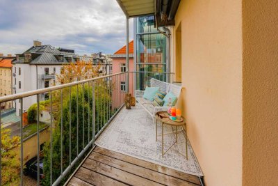 Seltene Gelegenheit! Altbaujuwel in Toplage Maxvorstadt – 3-Zi.-Traum-Whg. in generalsaniertem Haus