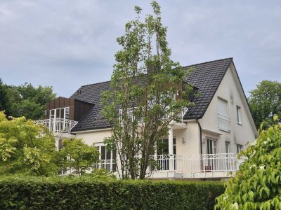 Helle 3 bis 4 Zimmer-Wohnung in Hamburg Blankenese