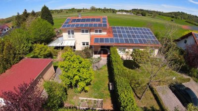 Ökologisch & energieeffizient - Architektonisches Wohnhaus mit Praxisanbau - Unverbaubare Naturlage