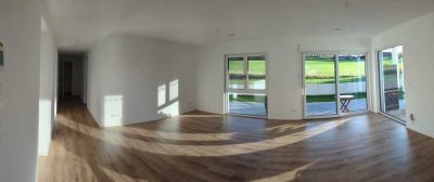 Große 3 Zimmer EG Wohnung mit Küche und großem Garten im Grünen, Stadtnähe