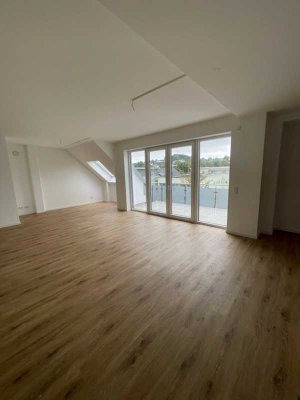 Olpe Zentrum, elegante, helle 4 ZKB DG Wohnung, mit Aufzug
