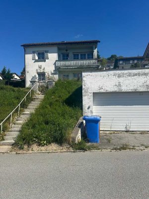 Sanierungsbedürftiges Einfamilienhaus in ruhiger Wohnlage