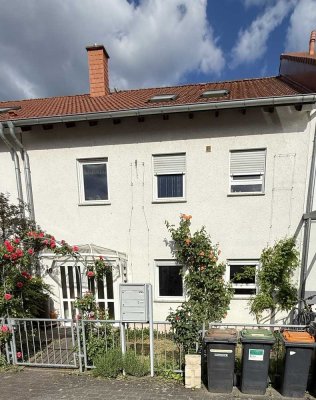 Helle 2-Zimmer-EG-Wohnung mit Terasse, kleinem Vorgarten & zusätzlichem Raum im Souterrain