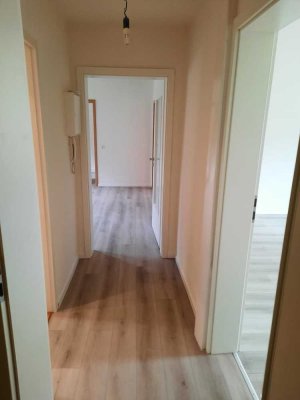 Helle frisch renovierte Wohnung 580 € - 77 m² - 3.5 Zi.