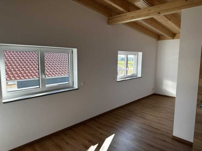 Neuwertige Doppelhaushälfte mit kleinem Garten