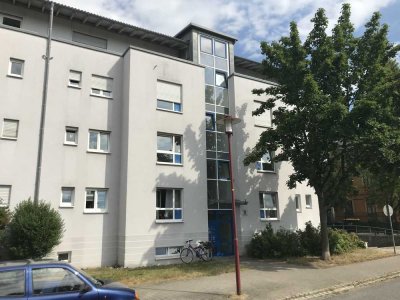 2 Zimmer + Terrasse zum Kaffeetrinken & Tratschen