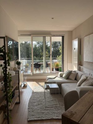 Stilvolle, neuwertige 2,5-Zimmer-Wohnung mit Balkon und Einbauküche in Berlin