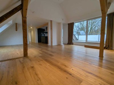 Traumhafte Dachgeschosswohnung mit Terrasse, viel Licht & 60qm großem Dachboden - frei ab 01.12.2025