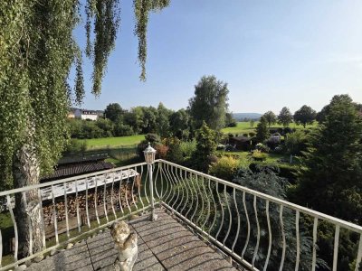 Blicklage! Freistehendes Zweifamilienhaus mit Doppelgarage